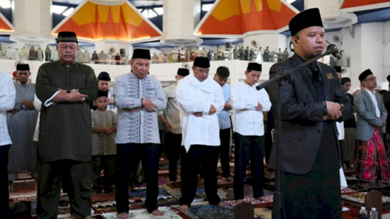 Danny Pomanto Bersama Pj Gubernur Sulsel Salat Ied Di Masjid Kubah Beridata Com