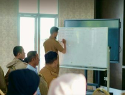 Camat Ari Fadli Dampingi Kasi Ekbang Lakukan Pemilihan Ketua Forum Dewan Lorong Kecamatan Panakkukang