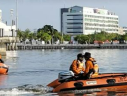 BPBD Makassar Lakukan Pemantauan Laut dengan Perahu Karet Antisipasi Peterjun yang Mendarat di Luar Drop Zona