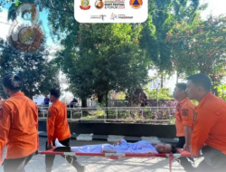 Tim Rescue BPBD Kota Makassar Evakuasi Peserta Pawai yang Pingsan di Acara F8, Korban Dibawa ke Pos Dinkes untuk Penanganan Lanjut