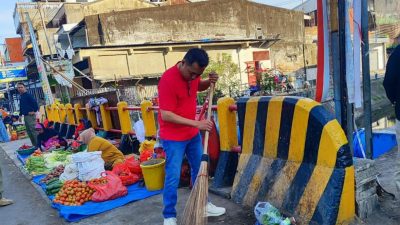 Perumda Parkir Makassar Lakukan Program Sabtu Bersih di Pasar Pa’baeng-baeng