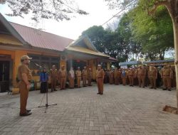 Senin, Sekcam Pimpin Apel Pagi di Halaman Kantor Manggala