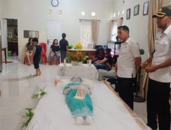 Camat Biringkanaya bersama Lurah PAI Melayat ke Rumah Duka Istri Pendeta JK Parantean