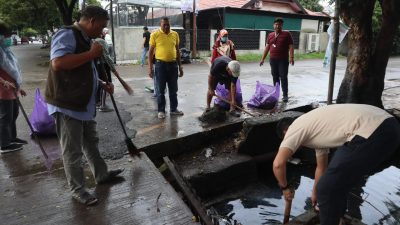 Plt. Kadis Sosial Pimpin Kerja Bakti di Jalan A.R Hakim Makassar