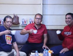 Danny Pomanto dan Chaidir Syam Ngopi Bareng Sambil Nikmati Roti Maros