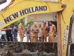 Keruk Drainase, Camat Wajo Ucapkan Terima Kasih ke Dinas PU Makassar