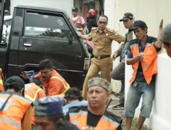 Harun Rani Pantau Pekerjaan Satgas Kebersihan di Jalan Veteran Utara