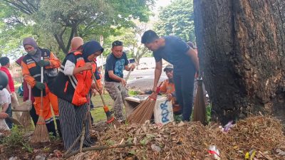 Camat Biringkanaya Juliaman Gelar Sabtu Bersih Bersama Warga