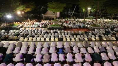 Danny Pomanto: Salat Subuh Berjemaah dan Semangat Berzakat Memperkuat Umat