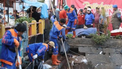 Fatmawati Rusdi Serukan Jangan Buang Sampah di Kanal Kota Makassar