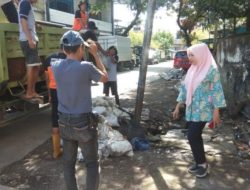 Dinas PU Makassar Keruk Sedimen di Kelurahan Mampu