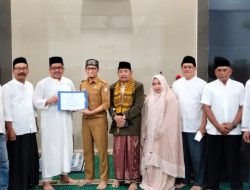 Kepala UPT PAL Dinas PU Serahkan Bantuan Pemkot Makassar ke Masjid Al Ikhlas Bitowa Rp50 Juta